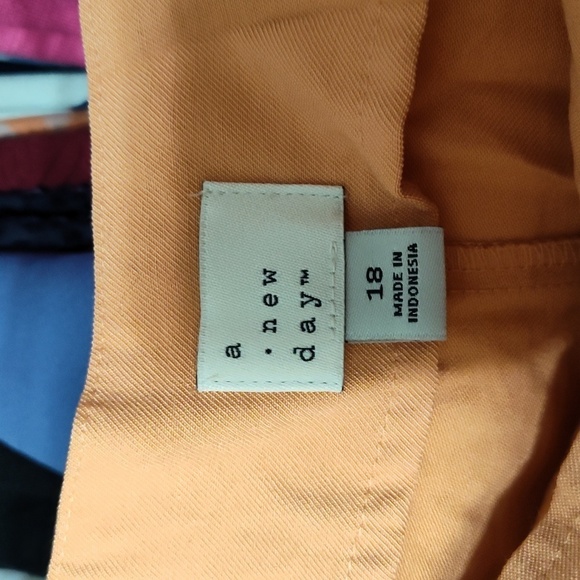 New A New Day Paperbag Short in Cantaloupe - Picture 3 of 5